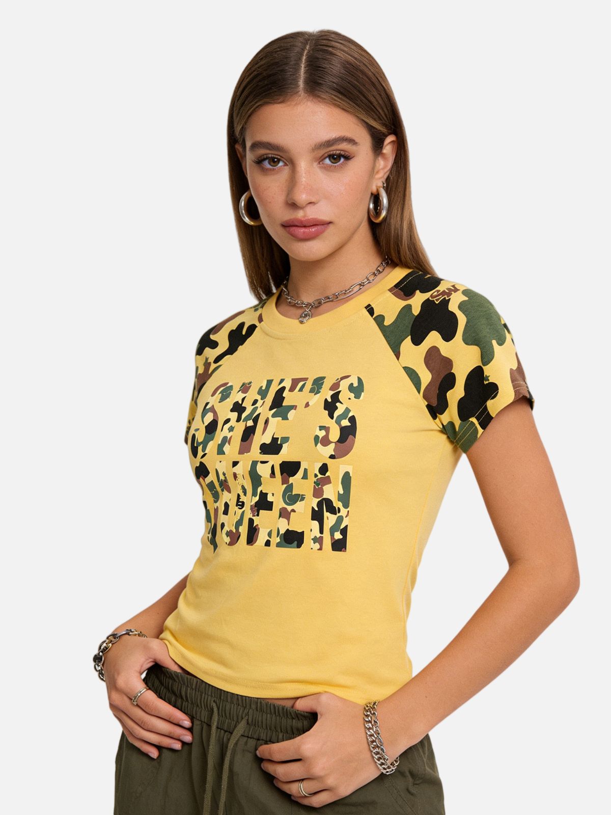 Haaura SHE'S QUEEN Graphic Tee