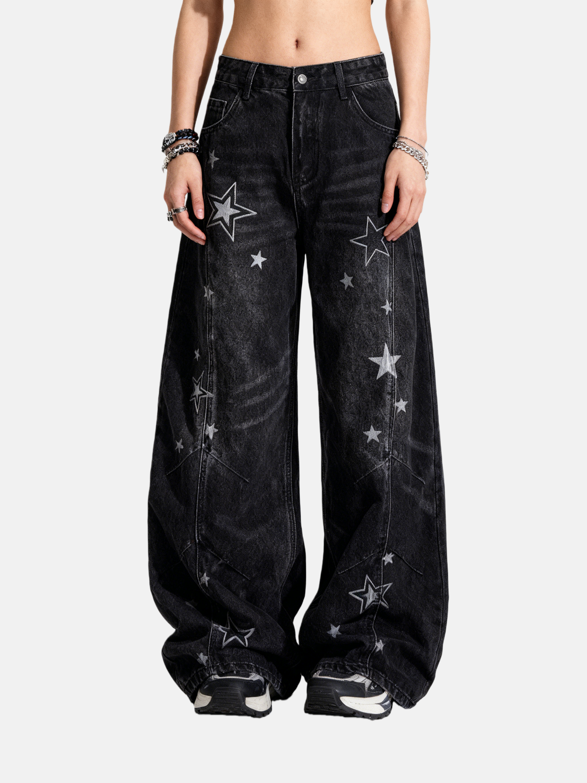 Haaura Washed Whiskering Star Barrel Jeans